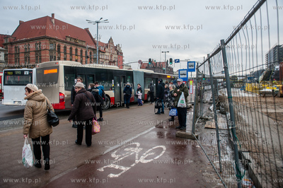 Gdańsk. Tymczasowy przystanek autobusowy Brama Wyżynna.
24.01.2018
fot....