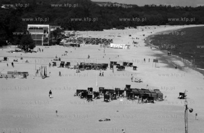 Plaza w Sopocie, w oddali Lazienki Polnocne. 8.06.1974...