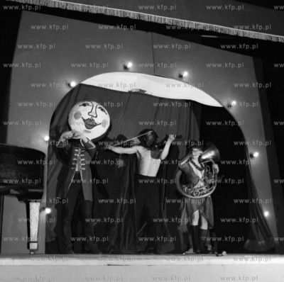 Cyrk rodziny Afanasjeff  "Tralabomba".
1959
teatry_studenckie_p5
Fot....
