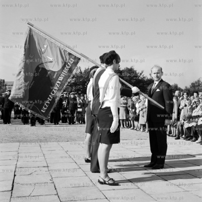 Uroczystosc nadania VI Liceum Ogolnoksztalcacemu w...