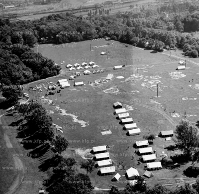 Oboz mlodziezowy lub harcerski w Trojmiescie, w glebi...