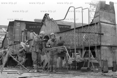 Spawanie elementów statku  na wydziale K-3 Stoczni...