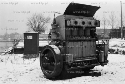 Silnik spalinowy pozostawiony na nabrzezu Motławy...