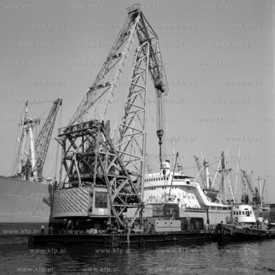 Załudunek towarów na statek w porcie gdańskim. (lata60).
1965
Fot....