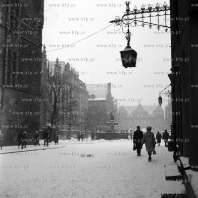 Ulica Długa w Gdańsku zimą. 
1967
zhp_z.kosycarz_p10
Fot....