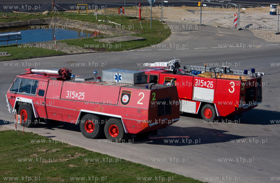 Gdansk, Rebiechowo. Nz. Samochody Lotniskowej Strazy...