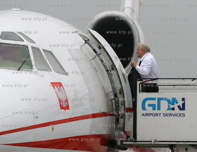 Lotnisko w Gdansku - Rebiechowie. Lech Walesa wsiada...
