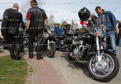 Gdansk. Zlot chopperow w Brzeznie przy molo. Po zbiorce...