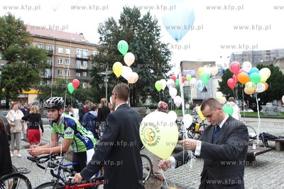 Szczecin. Nietypowy slub w wzieli Tomek i Wanda. Para...
