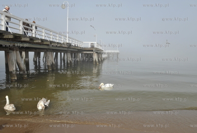 Sopot.  Mgla na sopockiej plazy. 15.04.2011 fot. Jerzy...