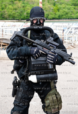 Gdynia. Torpedownia na terenie portu wojennego na Oksywiu....