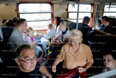 Pociag "Heweliusz", prowadzony przez parowoz z wolsztynskiej...