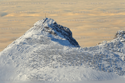 Tatry. Widok z  Kasprowego na Giewont spowity chmurami
21.01.2011
Fot.Jan...