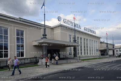Dworzec kolejowy Gdynia Glowna oddany do uzytku po...
