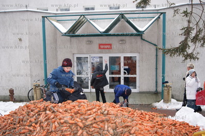 Protest przed Urzedem Skarbowym w Wejherowie. Okolo...