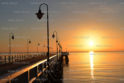 Wschod slonca na plazy w Gdyni Orlowie 18.02.2014 Fot....