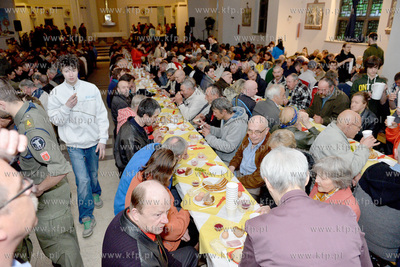 Sniadanie Wielkanocne w dolnym kosciele OO. Franciszkanow...