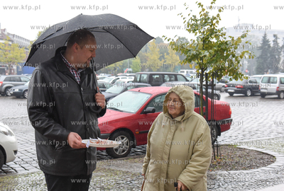 Slupsk. Kandydat na posla z list KWW Kukiz'15 Radoslaw...