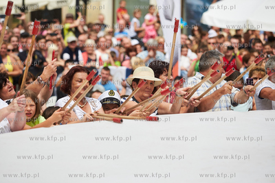 Otwarcie Jarmarku św. Dominika. Nz. gra na wielkim...