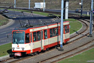 Gdansk. Tramwaj na ul. Armii Krajowej. 09.04.2009 fot....
