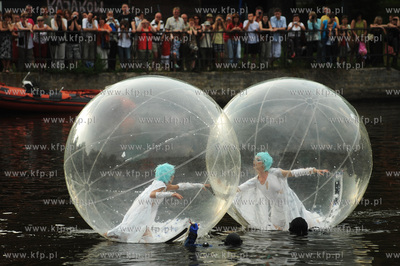 XIII edycja Festiwalu Teatrow Ulicznych FETA. Teatr...