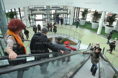 Oficjalne otwarcie dla klientow centrum handlowego...