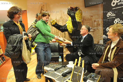 Spotkanie autorskie z profesorem Wiktorem Osiatynskim...