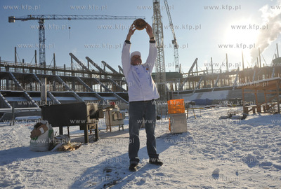 Pierwszy chleb na budowanym na mistrzostwa europy gdanskim...