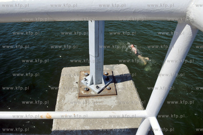 Sobota na molo w Gdansku Brzeznie. Plywanie wokol mola...