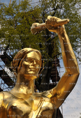 Uroczystosci symbolicznego umieszczenia aktu pamiatkowego...