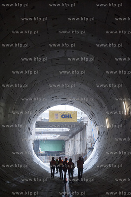 Zakonczona pierwsza nitka tunelu pod Wisla zostala...