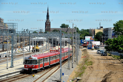 Gdansk Wrzeszcz. Tory kolejowe i dworzec kolejowy PKP...