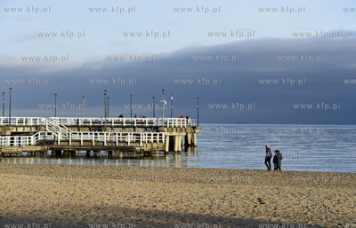 Gdańsk-Brzeźno. Plaża i molo, zimą w sobotni poranek....