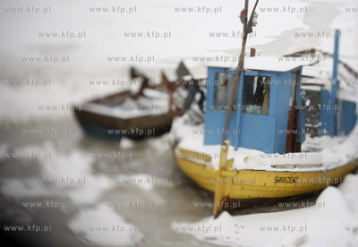 Puck. Zamarznieta Zatoka Pucka. 14.01.2010 fot. Krzysztof...