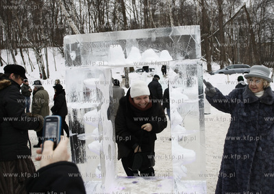 Gdynia. Bulwar nadmorski. II Festiwal Rzezb Lodowych.
07.02.2010
fot....