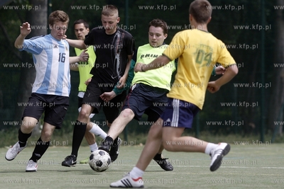 Gdansk Zaspa. Pilkarski turniej dzikich druzyn Do przerwy...