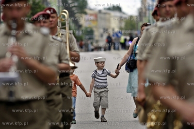Gdynia. Swieto Marynarki Wojennej. Parada orkiestr...