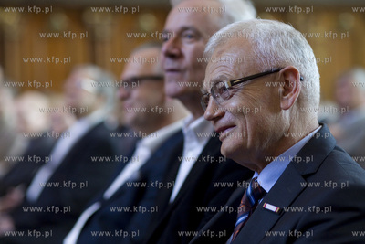 Dwor Artusa. Uroczysta sesja Rady Miasta Gdanska. Wreczenie...