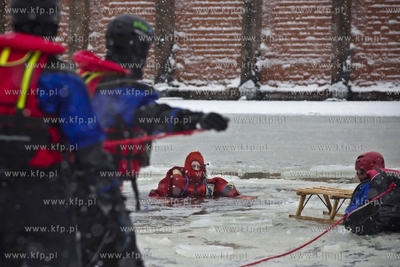 Wspólne ćwiczenia lodowe jednostek Komendy Miejskiej...