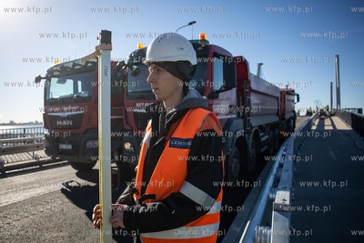 Pierwsze próby obciążeniowe budowanego mostu w Sobieszewie.
29.09.2018
fot....