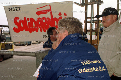 Protest w Rafinerii Gdanskiej.30.06.00fot. Wojtek...