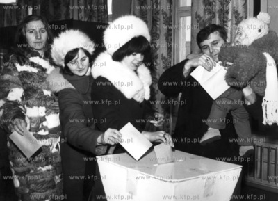 Wybory w PRL- u. 02.1978 Fot. Zbigniew Kosycarz / KFP...