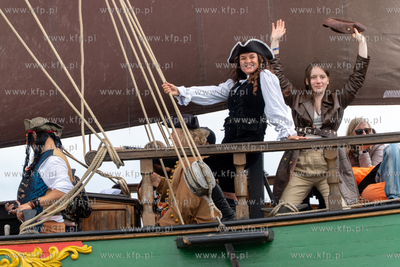 Zlot żaglowców Baltic Sail w Gdańsku. Parada jedostek...