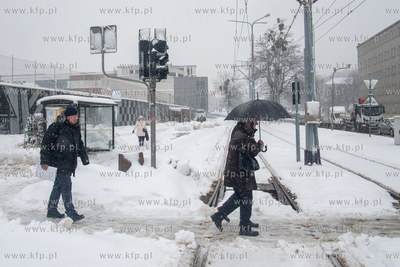 Intensywne opady śniegu w Gdańsku. Przejcie dla pieszych...