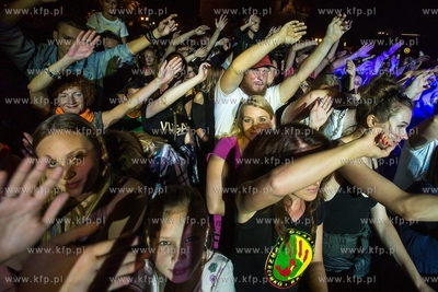 Gdańsk, Targ Węglowy.  Koncert Mesajah i pokaz laserowy...