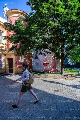 Mural z wizerunkiem Kory autorstwa Bruna Althamera,...