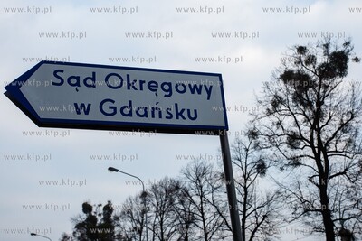 Gdańsk, ul. 3 Maja. Znak informacyjny:  Sąd Okęgowy....