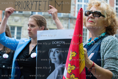 Gdańsk, okolice Dworu Artusa. Ani Jednej Więcej!...