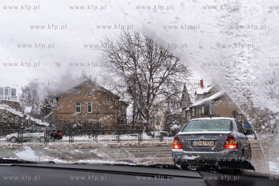 Gdańsk, ul. Grunwaldzka. Trudne warunki na drogach....