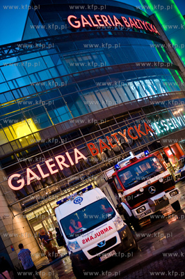 Gdansk Wrzeszcz. Ewakuacja Centrum Hadlowego Galeria...